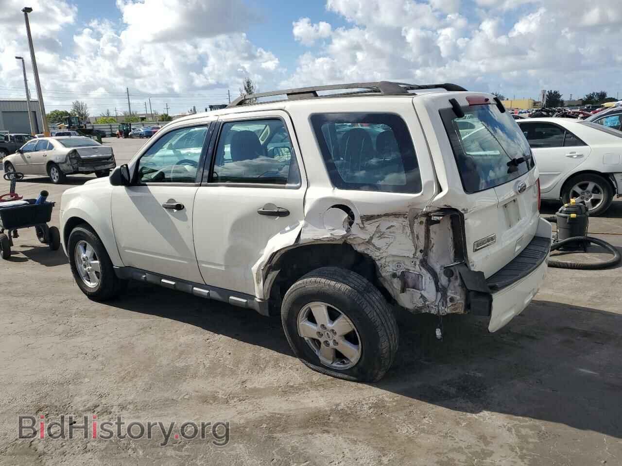 2011 FORD ESCAPE - VIN: 1FMCU9C71BKC08406 - Фото 2