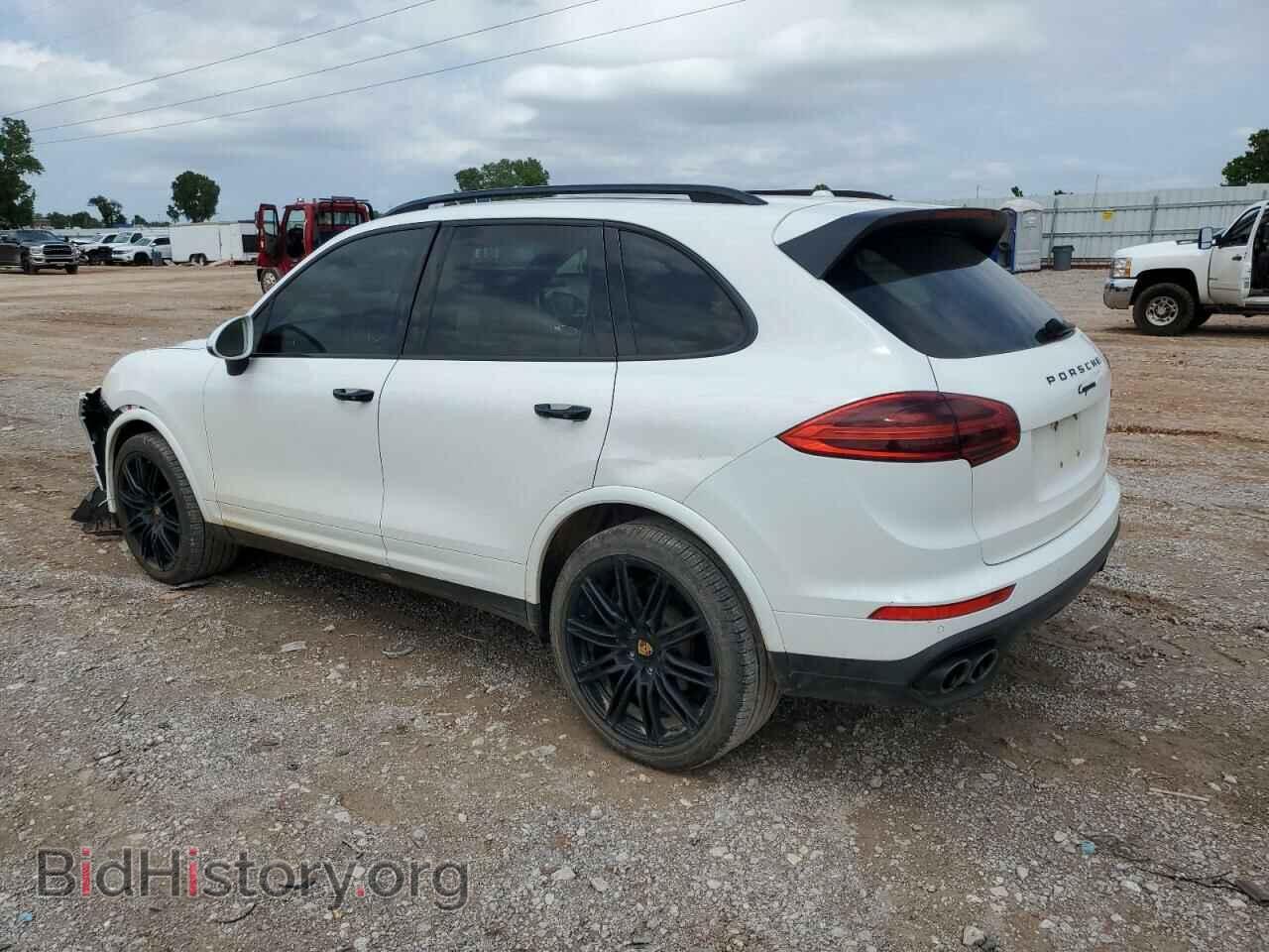 2017 PORSCHE CAYENNE - VIN: WP1AA2A22HKA92370 - Фото 2