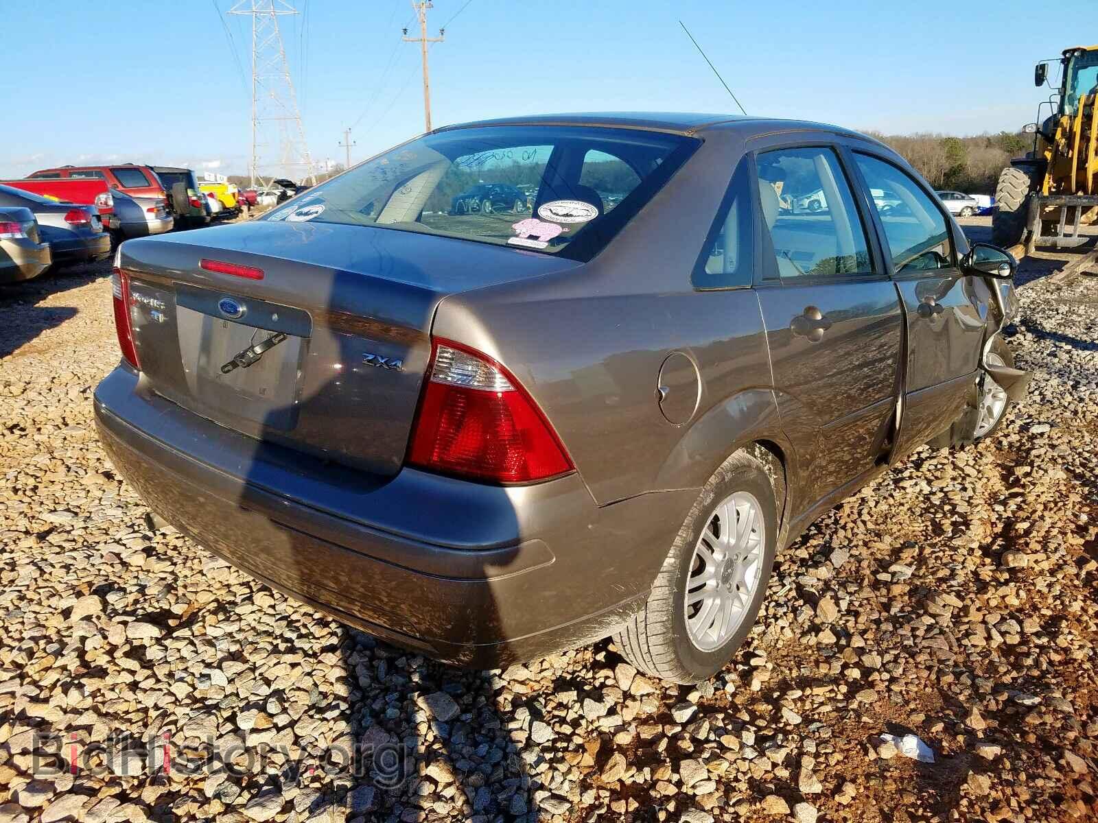 2005 FORD FOCUS - VIN: 1FAFP34N05W228779 - Фото 4