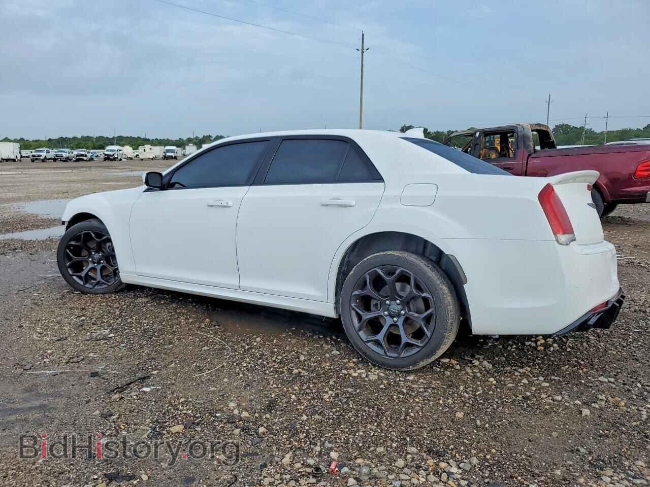 2019 CHRYSLER 300 - VIN: 2C3CCABT5KH565039 - Фото 2