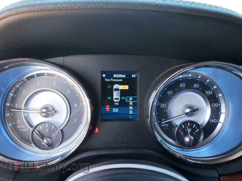 2014 Chrysler 300 (VIN 2C3CCARG5EH140921) — photo 9 of 12
