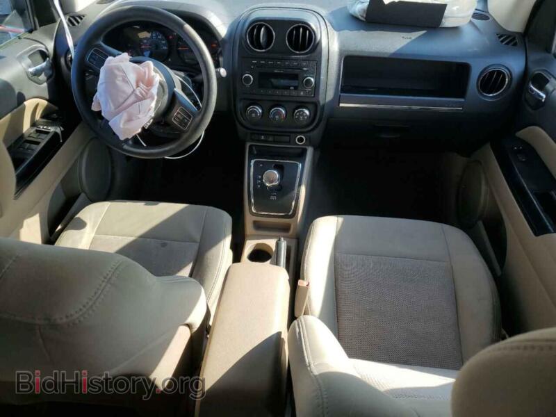 2011 Jeep COMPASS (VIN 1J4NT1FB5BD170503) — photo 8 of 13