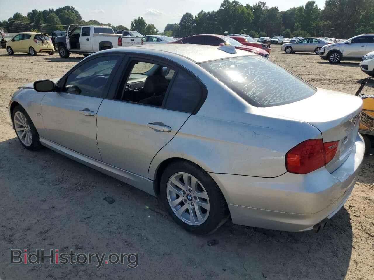 2011 BMW 3 SERIES - VIN: WBAPH7C55BE131225 - Photo 2