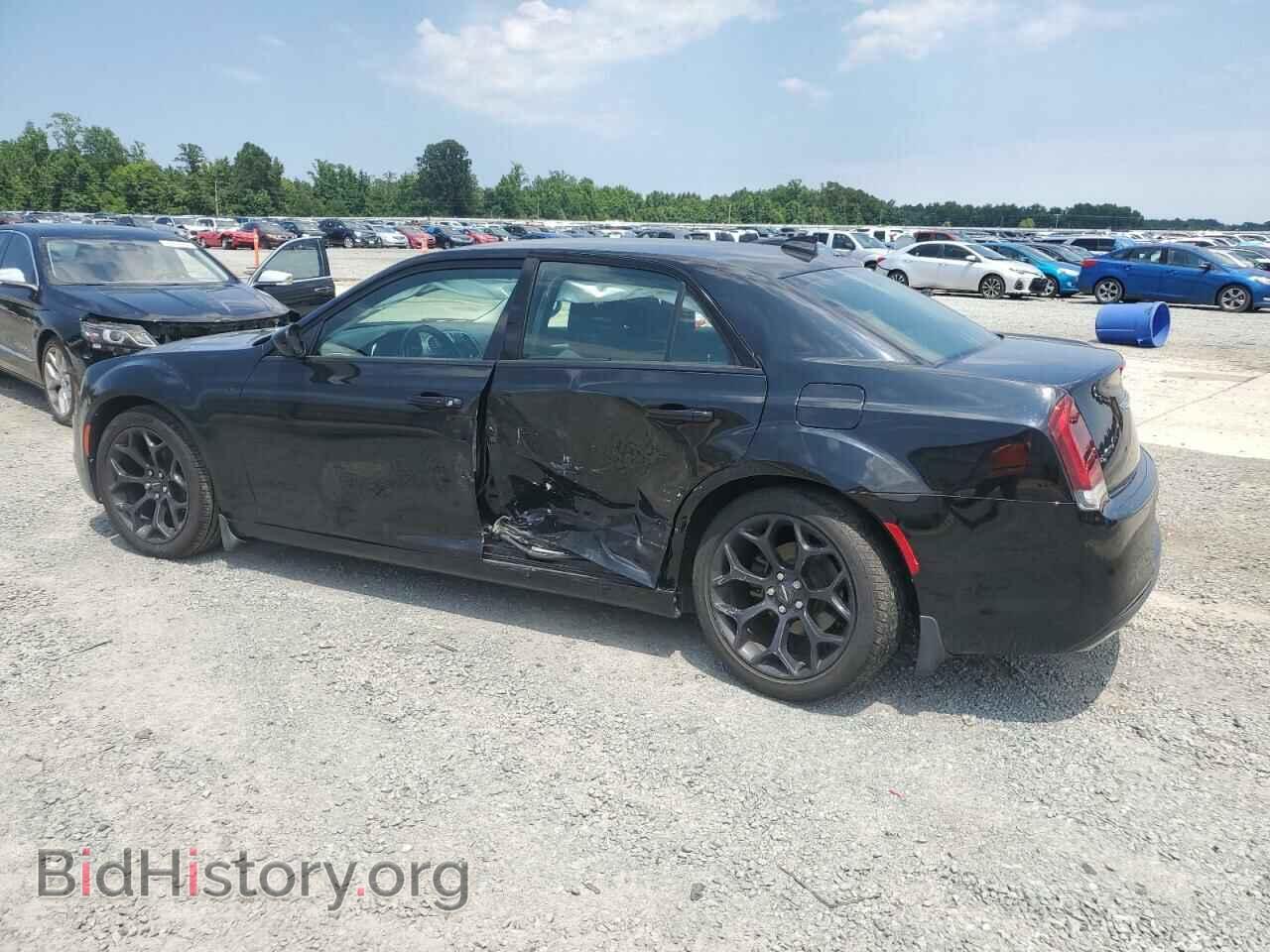 2019 CHRYSLER 300 - VIN: 2C3CCAAG0KH613485 - Фото 2