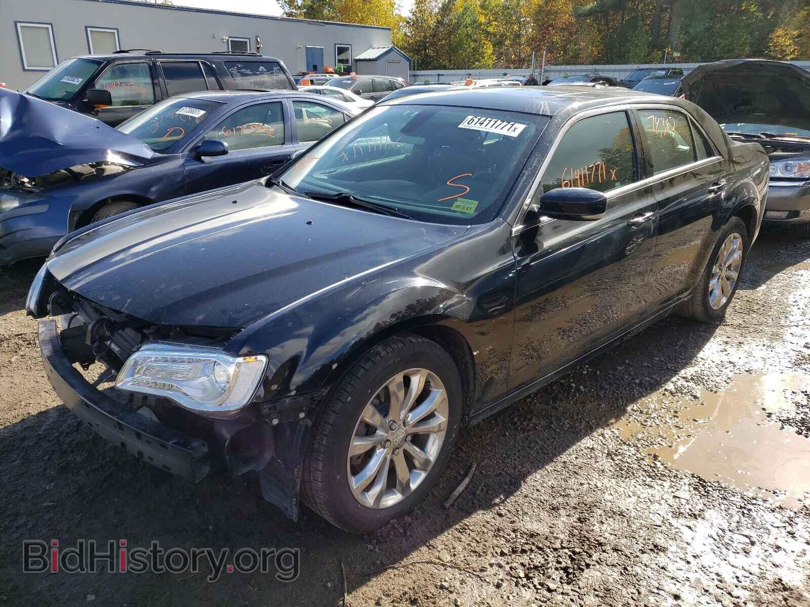 2017 CHRYSLER 300 - VIN: 2C3CCARG0HH582641 - Фото 2
