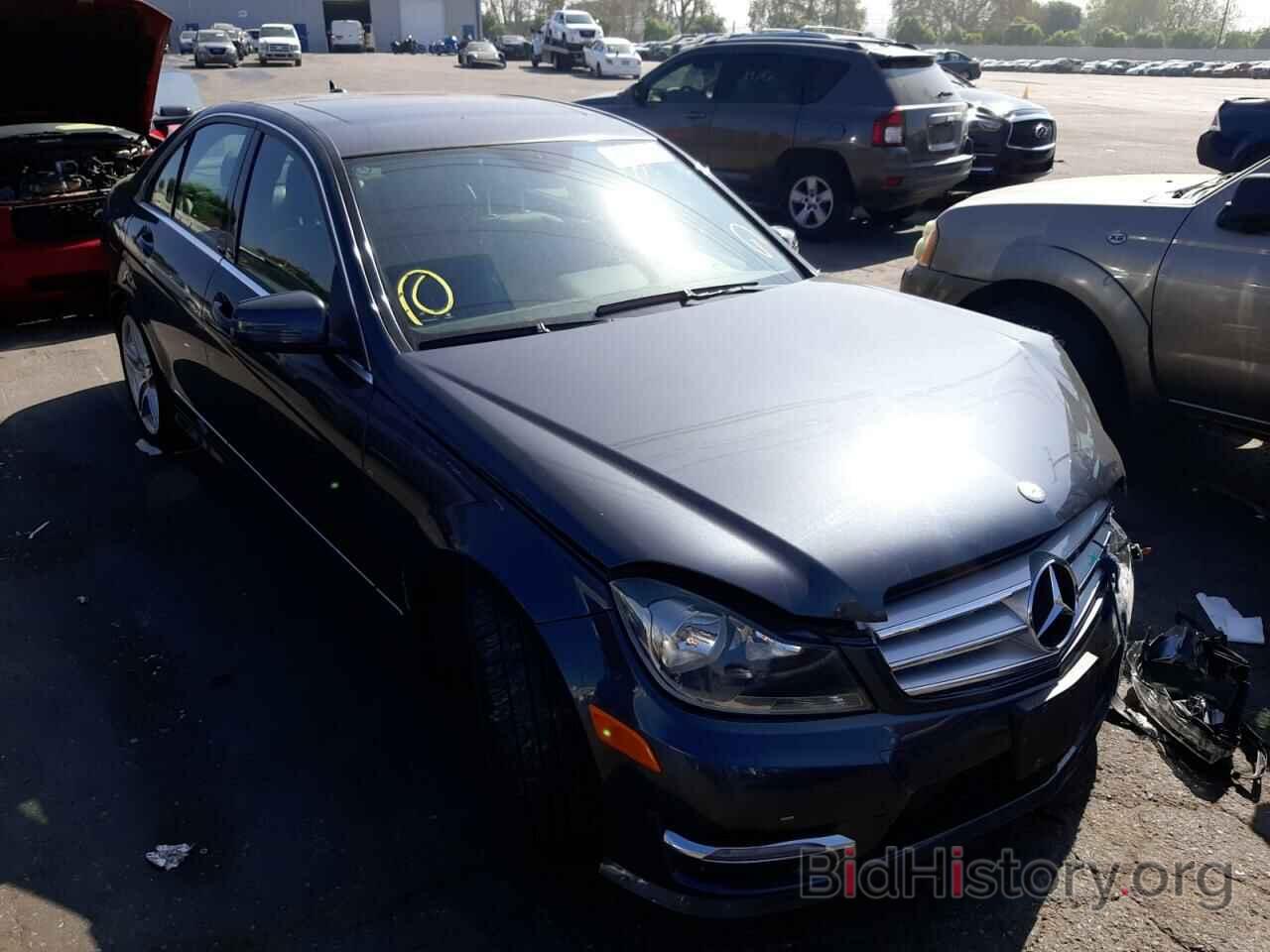 Photo WDDGF4HB0DR260576 - MERCEDES-BENZ C-CLASS 2013