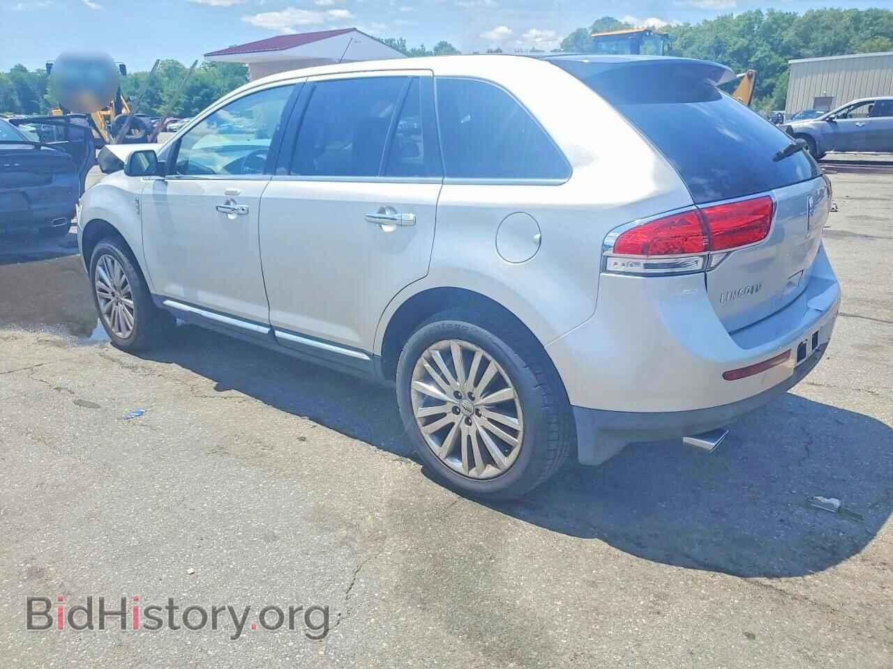 2011 LINCOLN MKX - VIN: 2LMDJ6JK6BBJ28441 - Photo 2