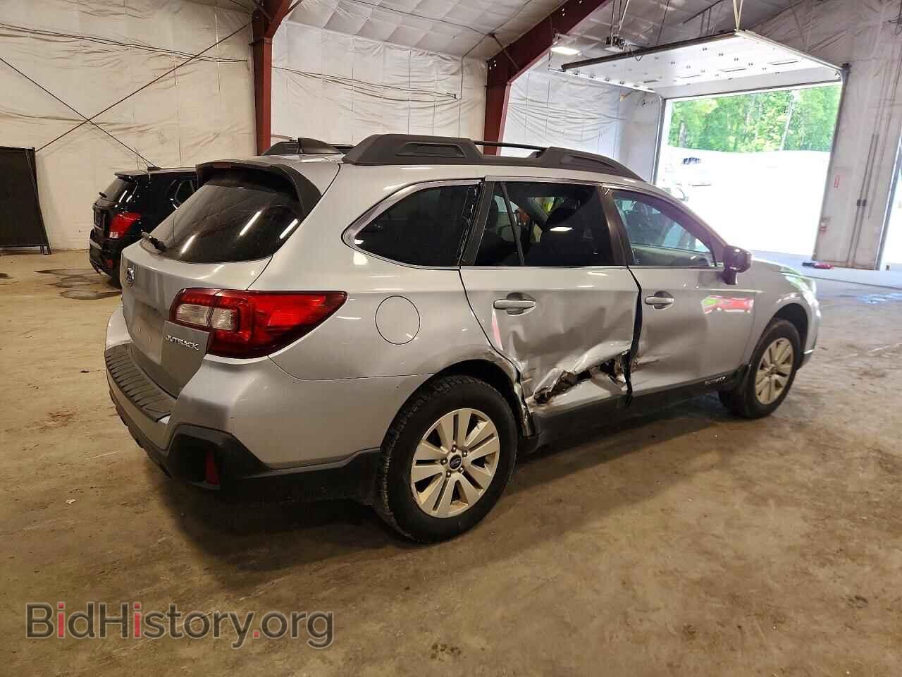 2018 SUBARU OUTBACK - VIN: 4S4BSACC5J3233785 - Фото 3
