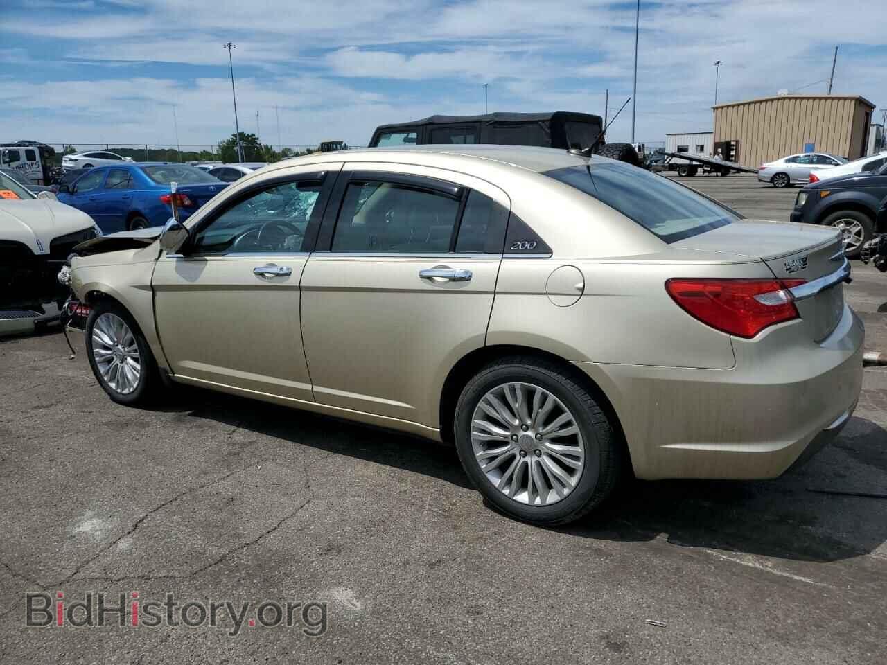 2011 CHRYSLER 200 - VIN: 1C3BC2FG3BN506030 - Фото 2