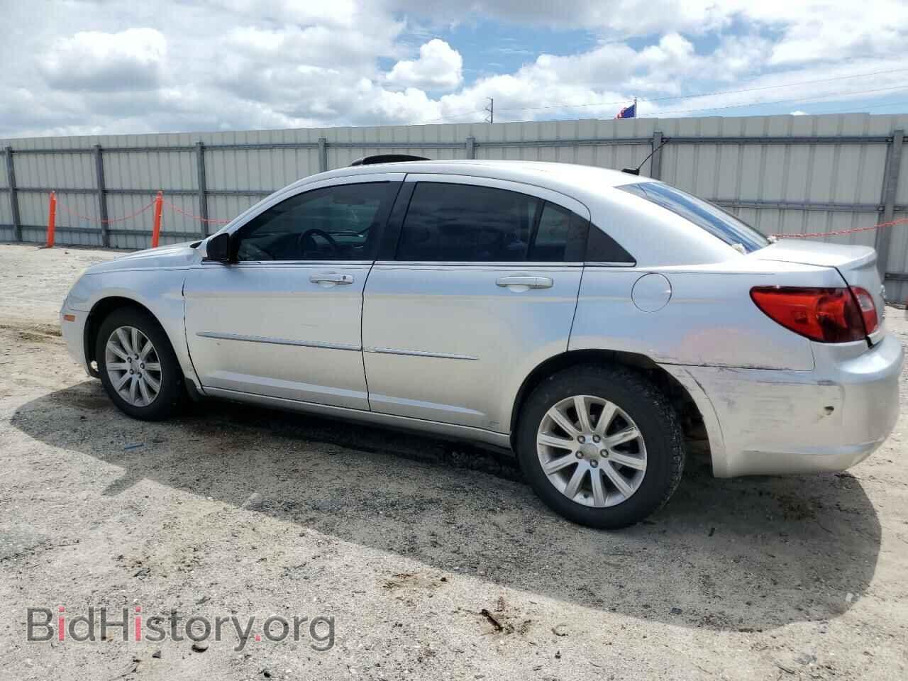 2010 CHRYSLER SEBRING - VIN: 1C3CC5FB6AN233870 - Фото 2