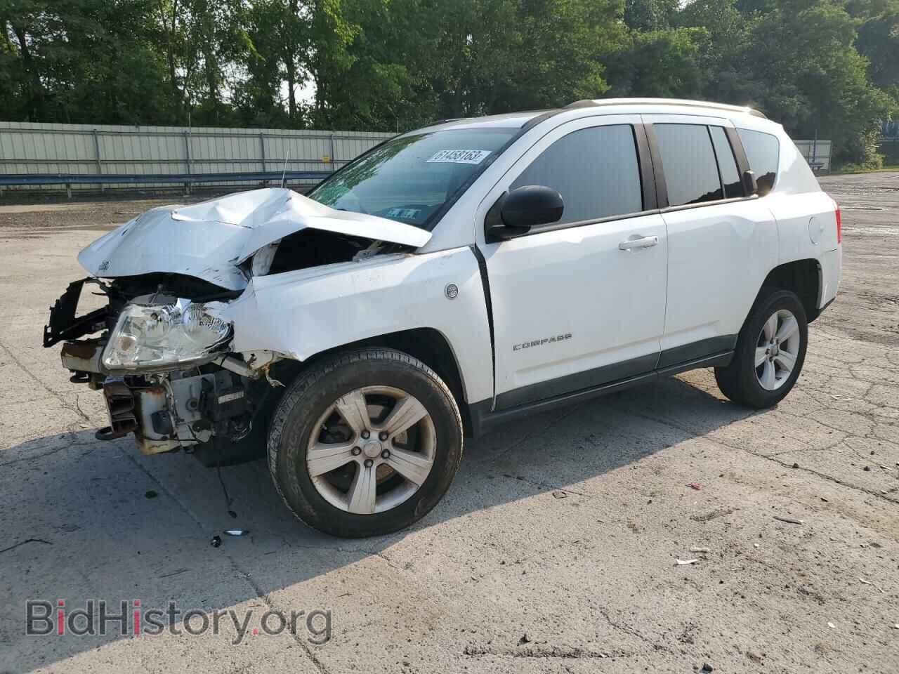 Photo 1J4NF5FB5BD158284 - JEEP COMPASS 2011