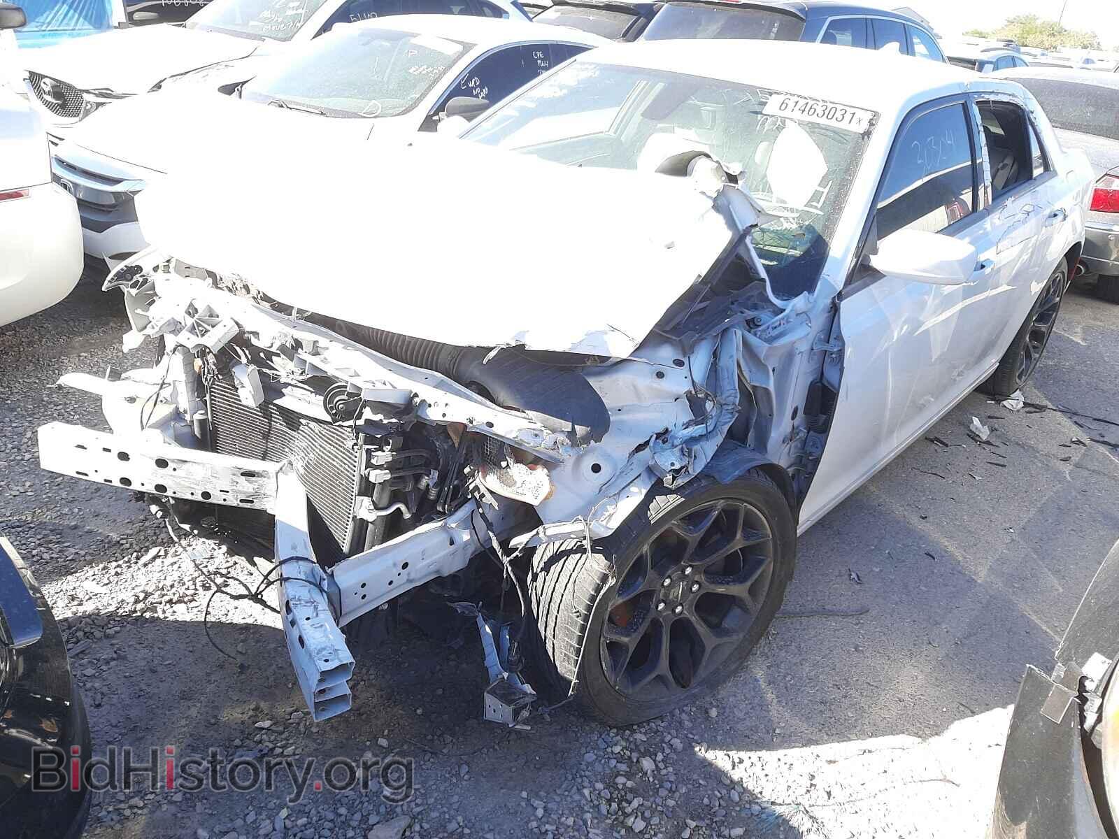2019 CHRYSLER 300 - VIN: 2C3CCABG2KH537993 - Фото 2