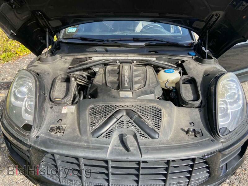 2015 Porsche MACAN (VIN WP1AB2A59FLB56404) — photo 8 of 9