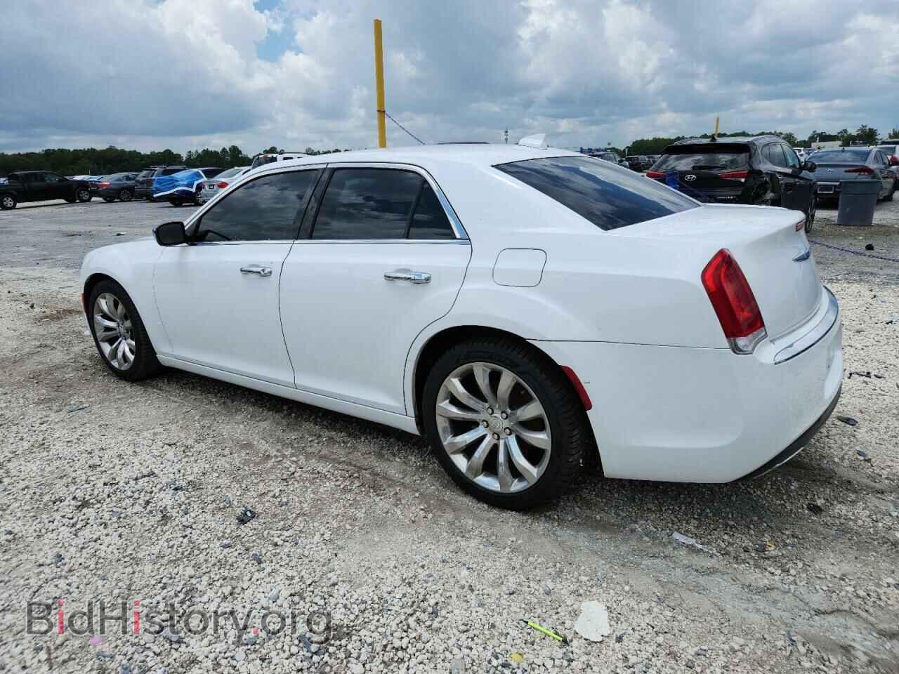 2019 CHRYSLER 300 - VIN: 2C3CCAEG2KH528741 - Фото 2