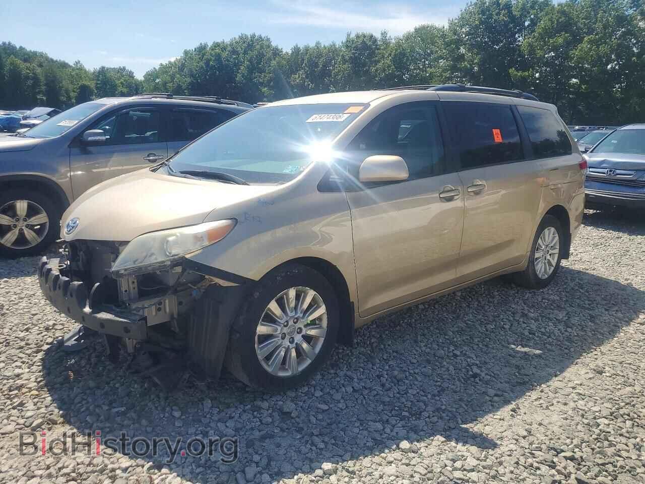 Photo 5TDJK3DC5BS024637 - TOYOTA SIENNA 2011