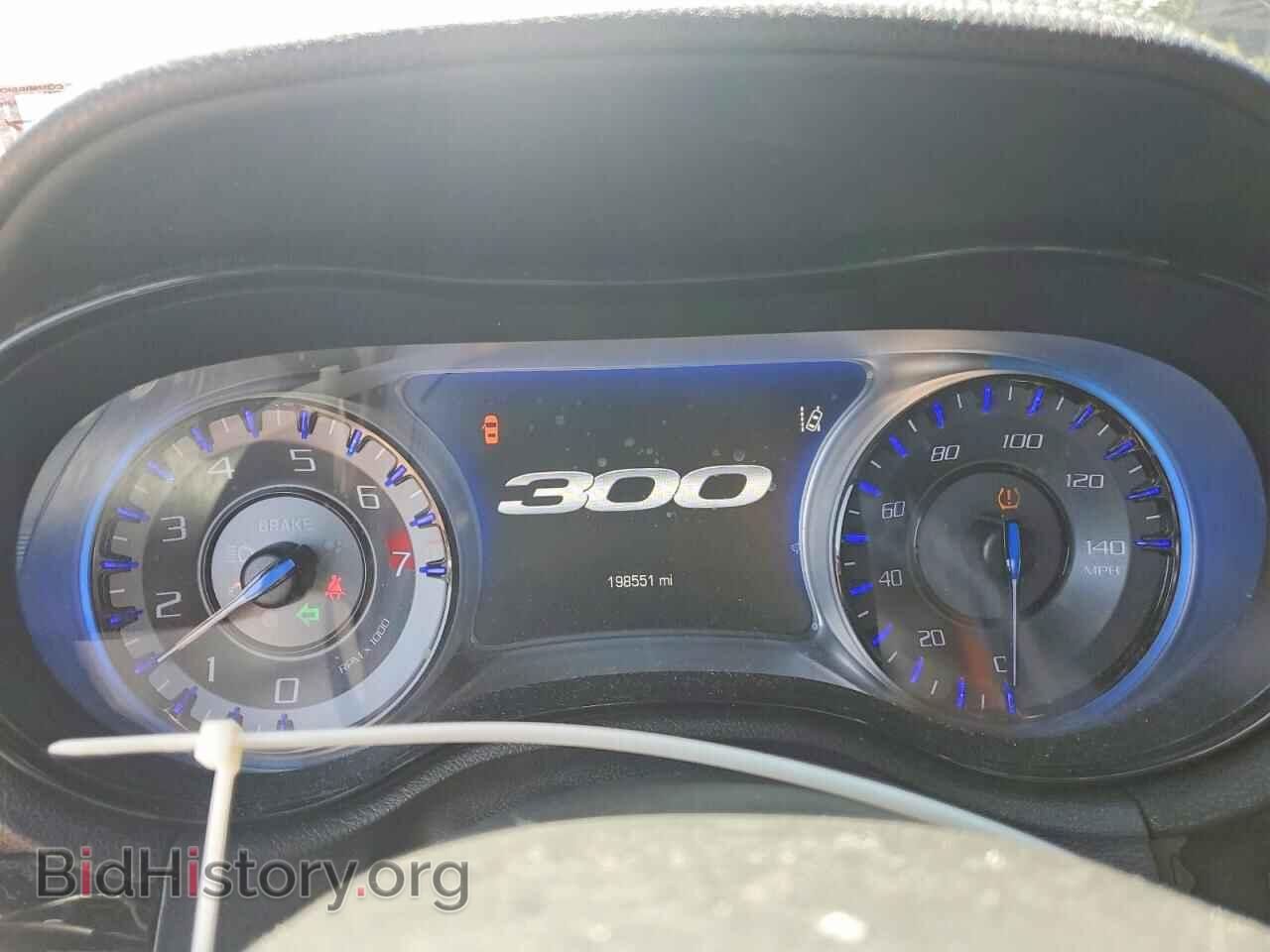 2018 CHRYSLER 300 - VIN: 2C3CCABG7JH296091 - Фото 9