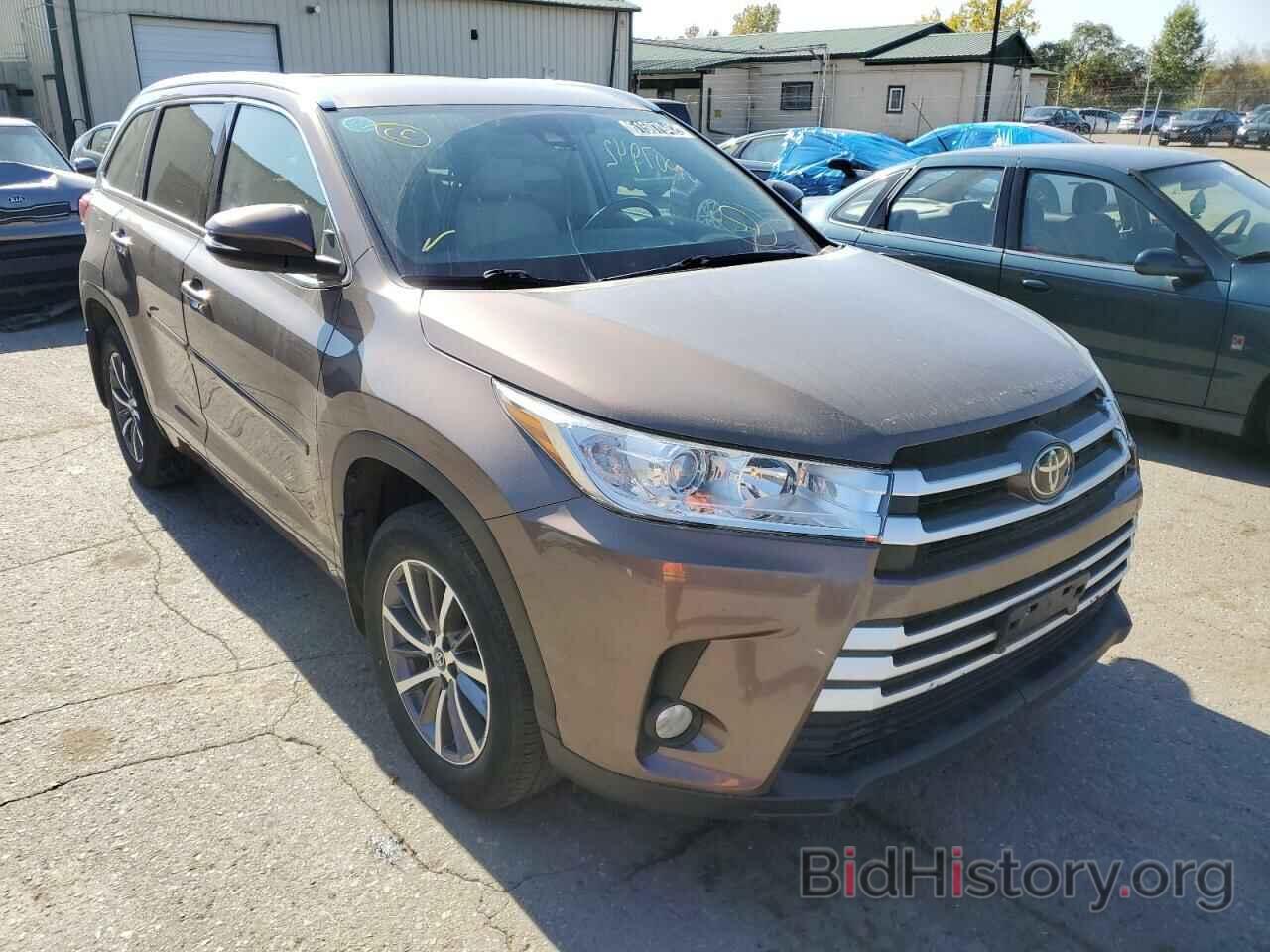 Фотография 5TDJZRFH3JS828022 - TOYOTA HIGHLANDER 2018