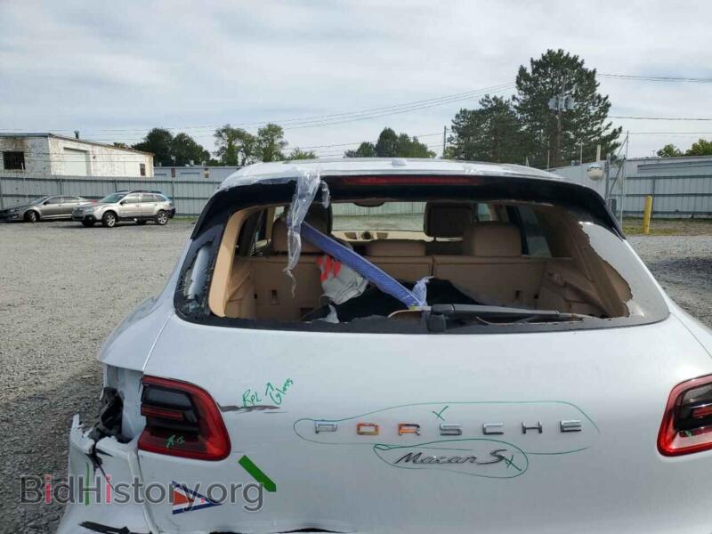 2016 Porsche MACAN (VIN WP1AB2A58GLB50935) — photo 9 of 10