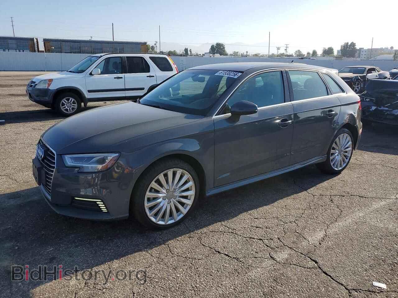 Фотография WAUTPBFF0HA036421 - AUDI A3 2017