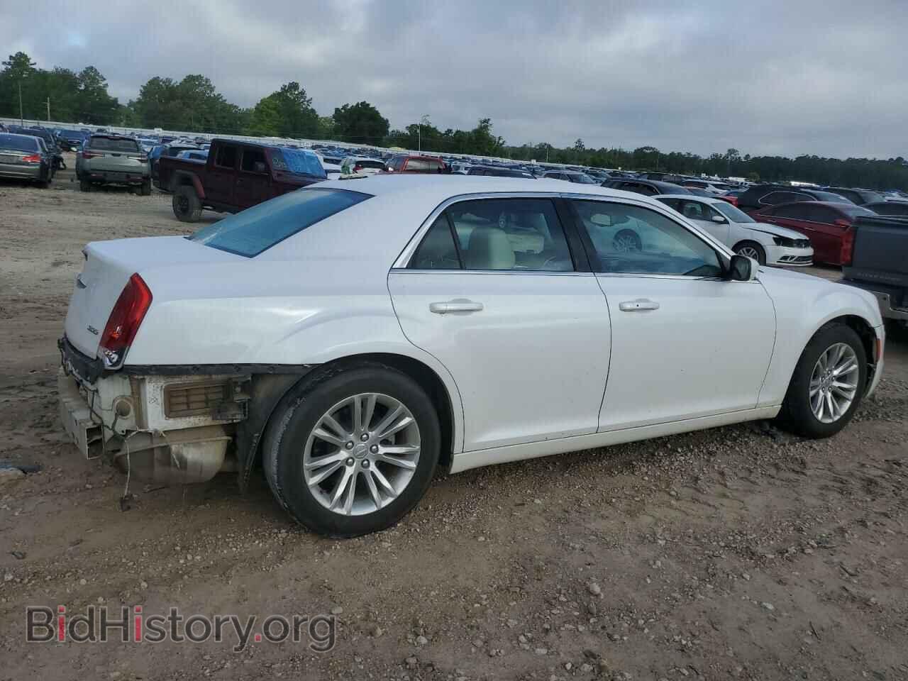 2016 CHRYSLER 300 - VIN: 2C3CCAAG2GH252865 - Фото 3