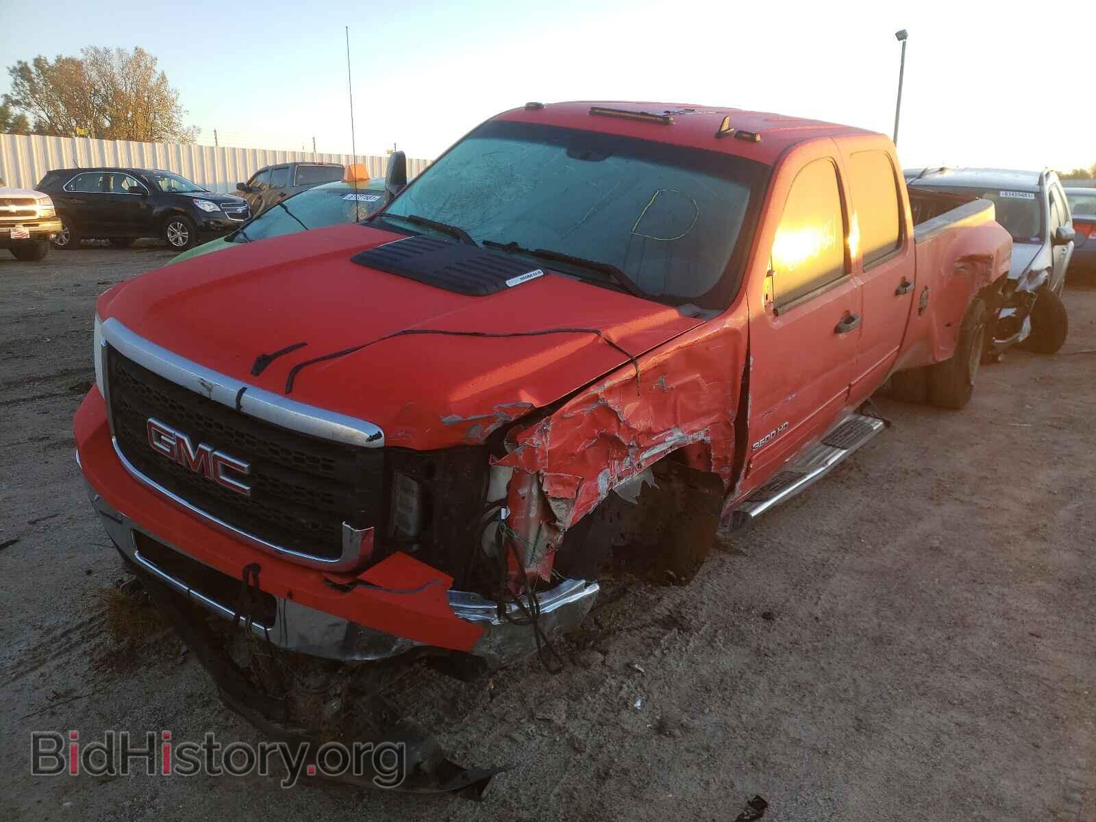 2011 GMC SIERRA - VIN: 1GT423C86BF209791 - Фото 2