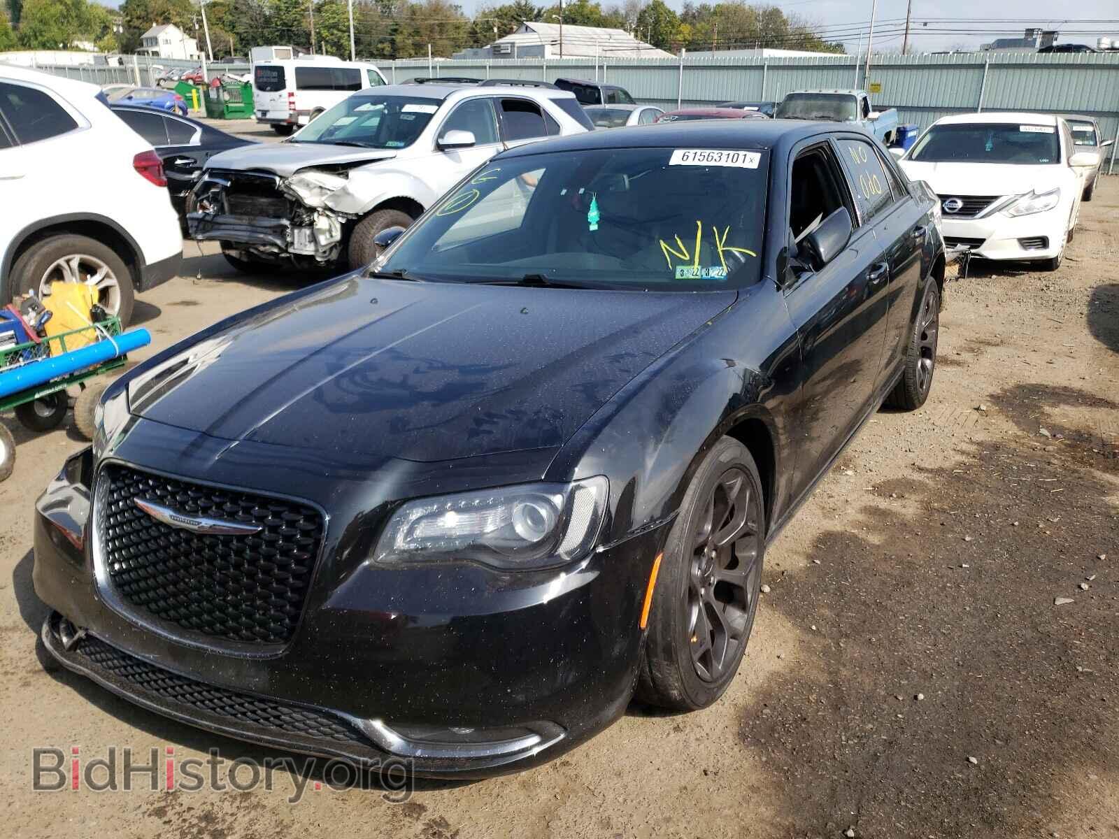 2019 CHRYSLER 300 - VIN: 2C3CCABG4KH566038 - Фото 2