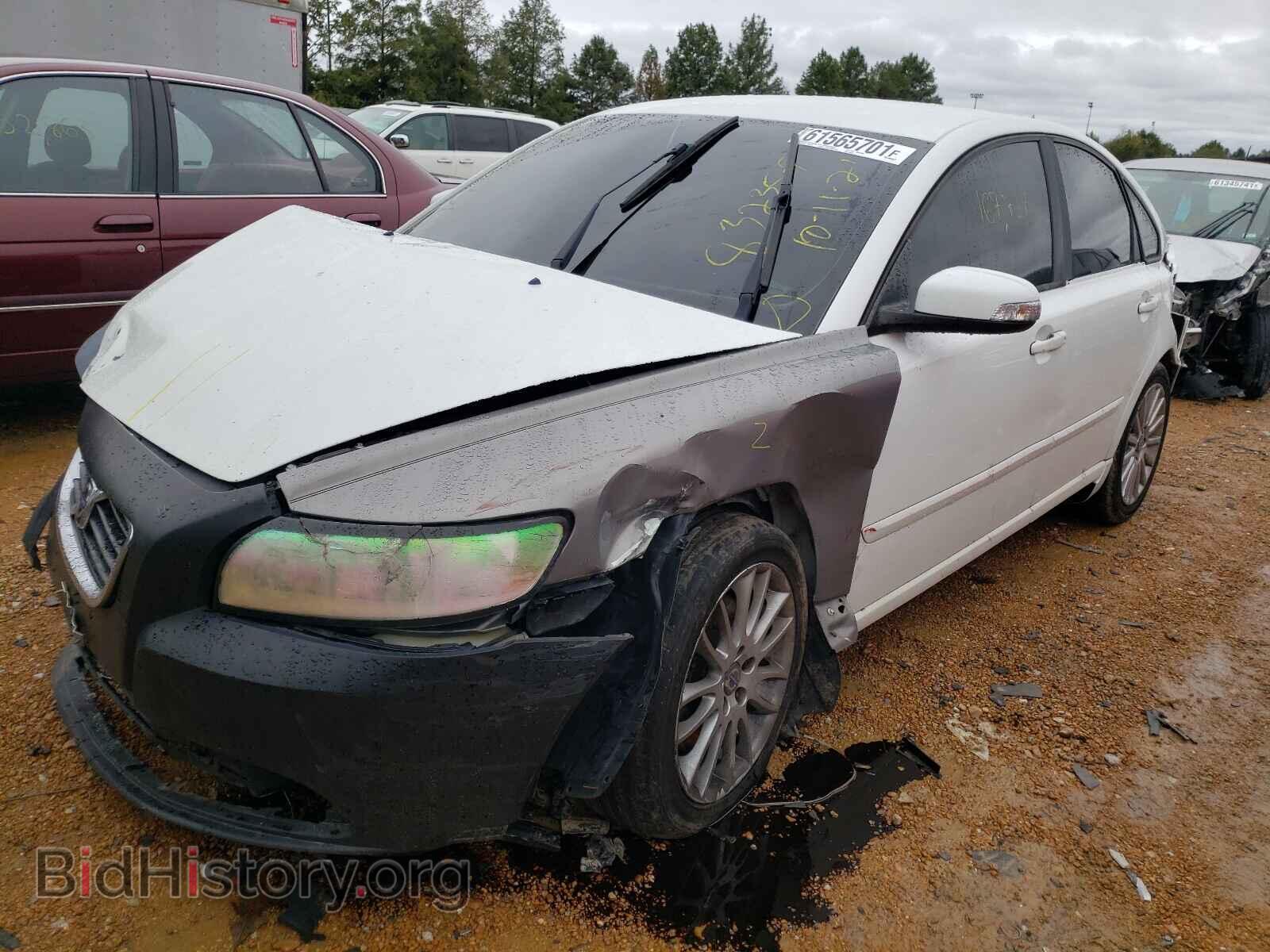 2011 VOLVO S40 - VIN: YV1672MS2B2546782 - Фото 2