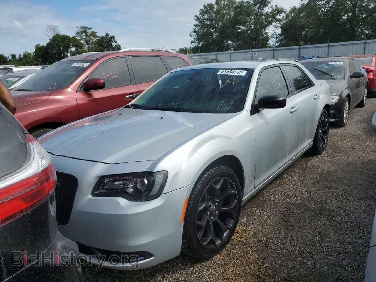 2019 CHRYSLER 300 - VIN: 2C3CCAAG1KH590721 - Фото 2