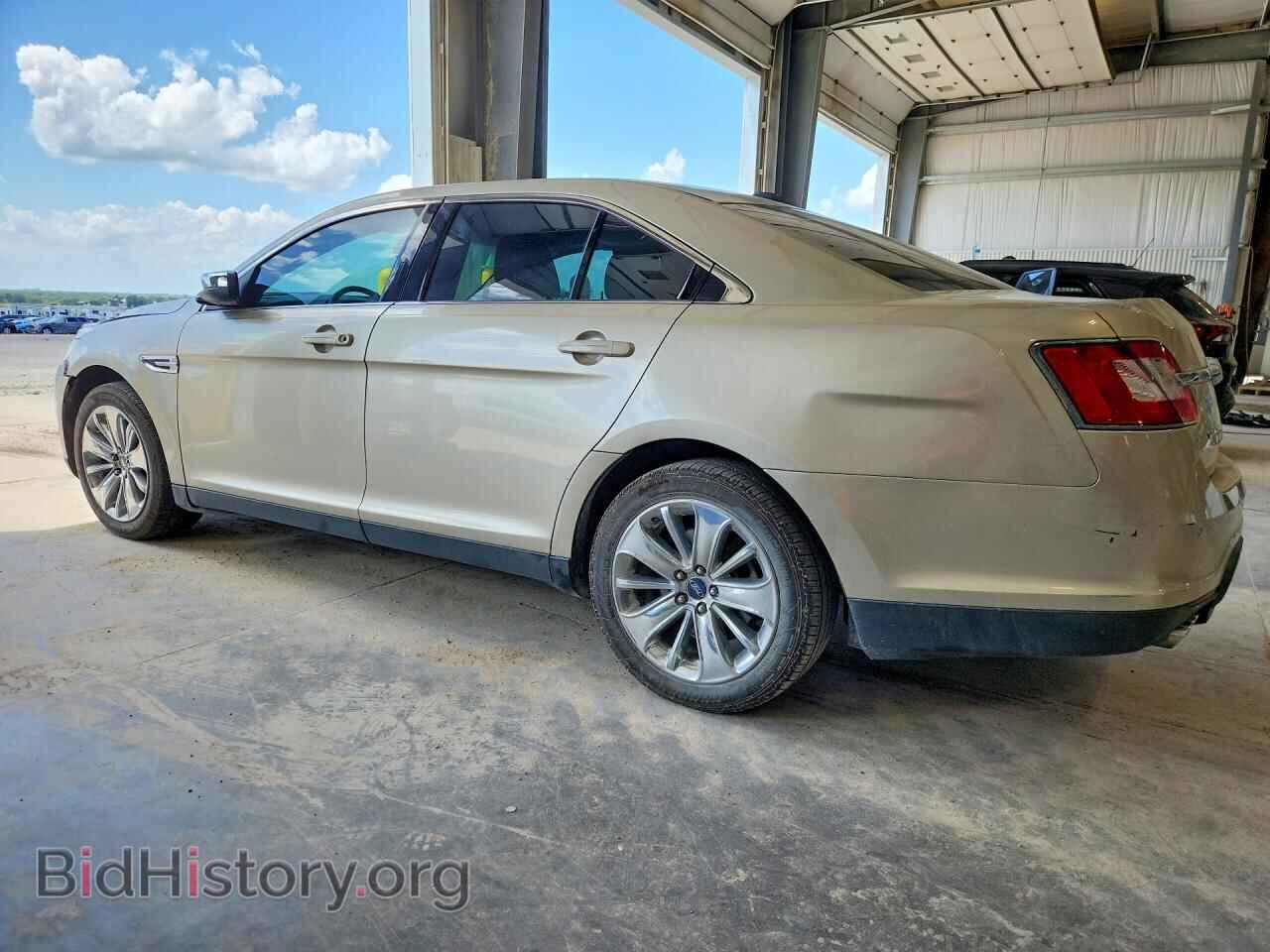 2011 FORD TAURUS - VIN: 1FAHP2FW8BG161587 - Photo 2