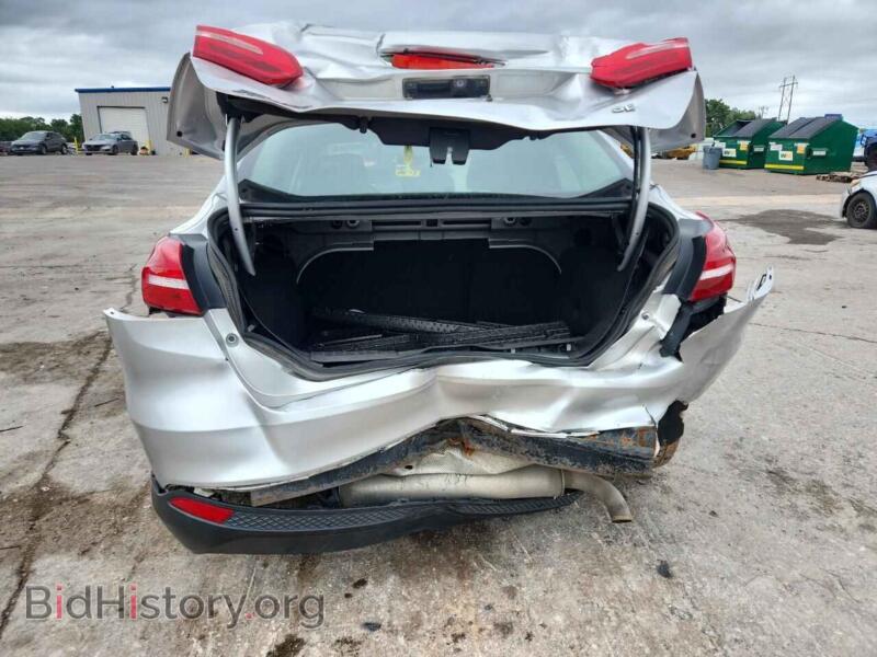 2017 Ford FOCUS (VIN 1FADP3F22HL263033) — photo 6 of 12