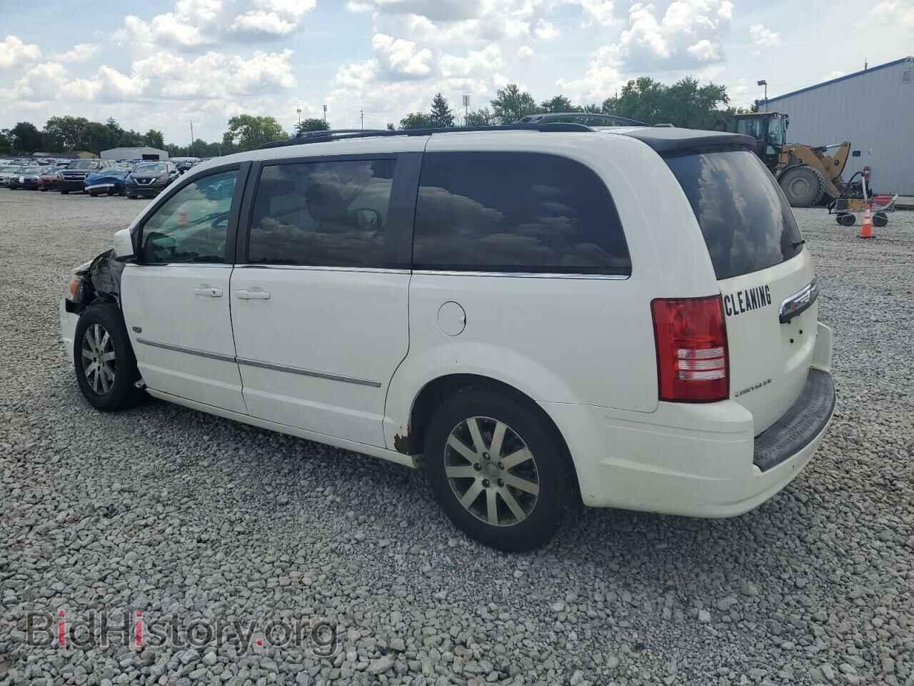 2009 CHRYSLER MINIVAN - VIN: 2A8HR54129R679385 - Фото 2