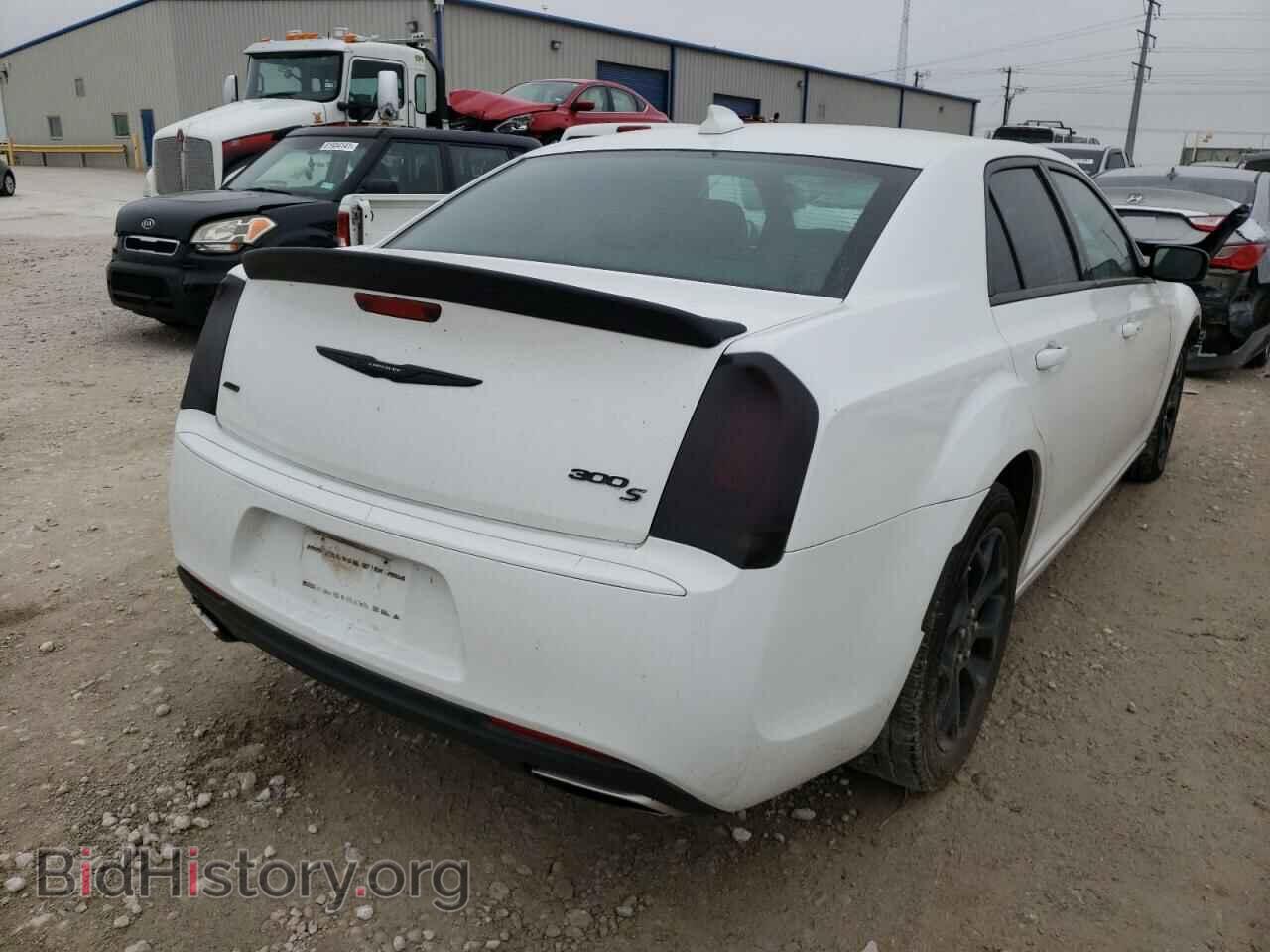 2019 CHRYSLER 300 - VIN: 2C3CCAGG5KH586095 - Photo 4