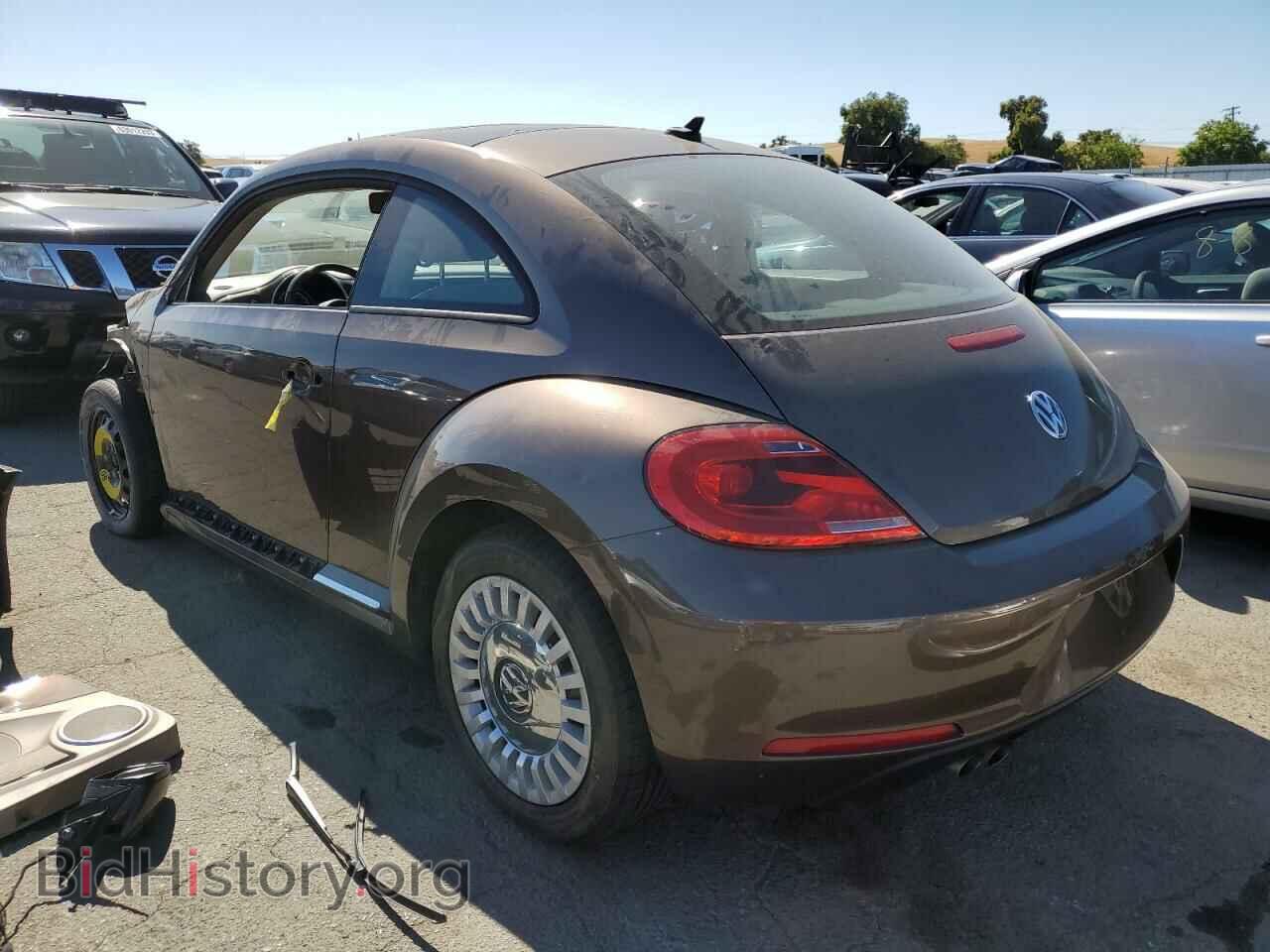 2013 VOLKSWAGEN BEETLE - VIN: 3VWJP7AT2DM663037 - Фото 2