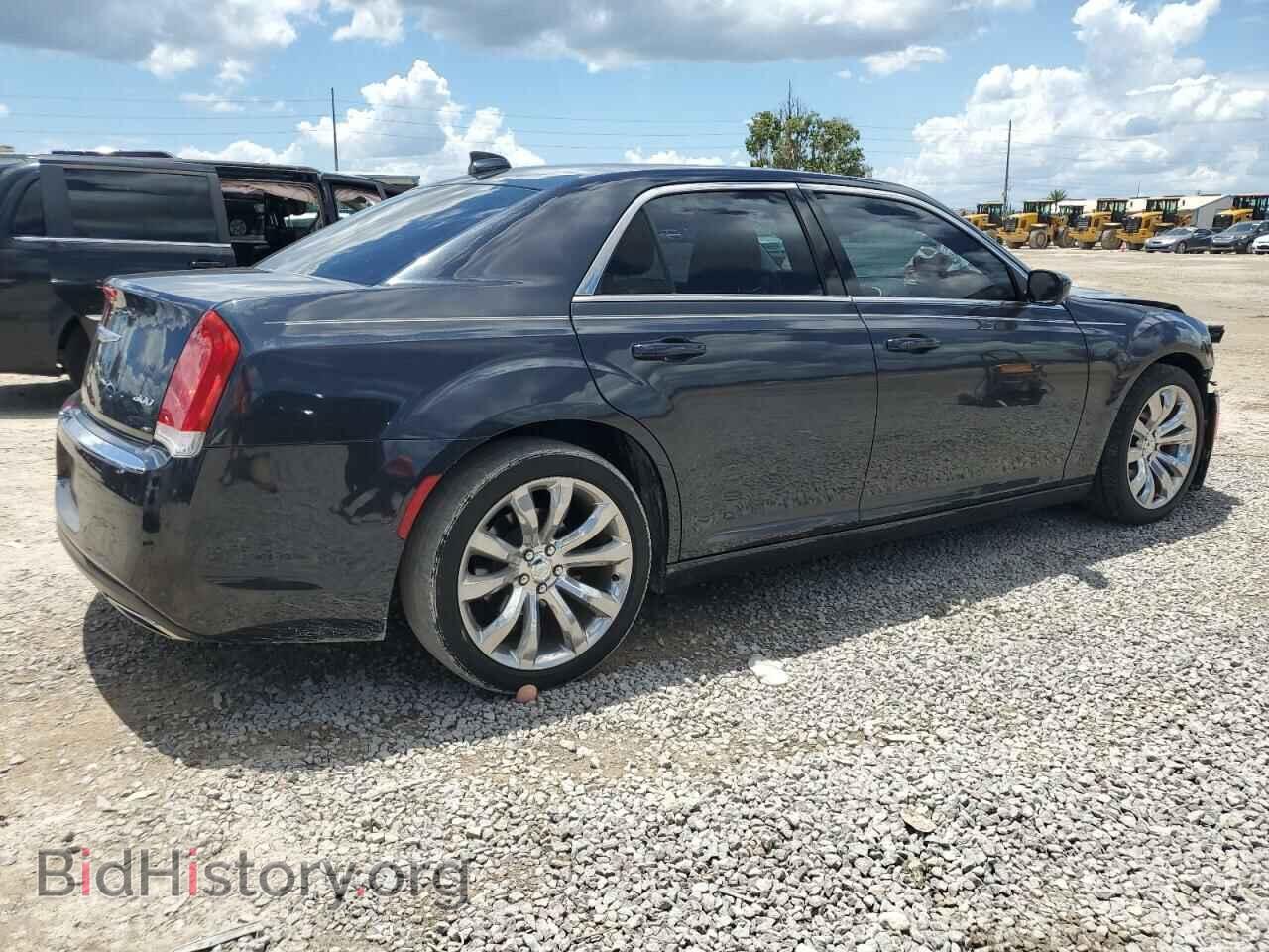 2018 CHRYSLER 300 - VIN: 2C3CCAAG2JH338300 - Фото 3