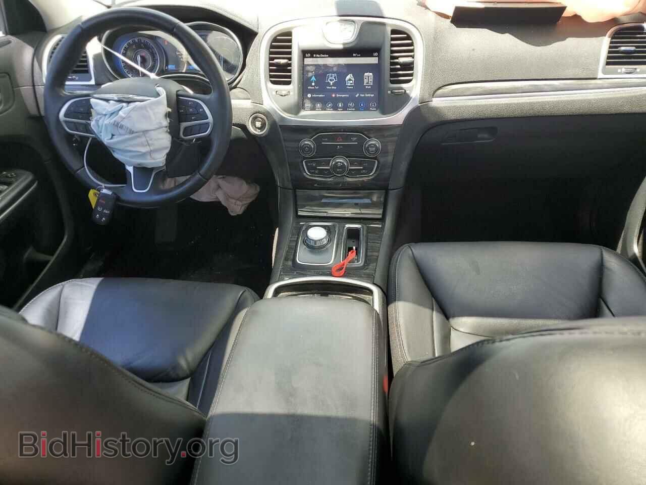 2018 CHRYSLER 300 - VIN: 2C3CCAAG2JH338300 - Фото 8