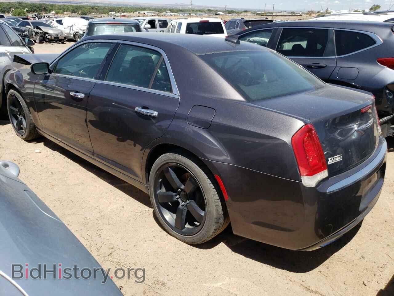 2019 CHRYSLER 300 - VIN: 2C3CCABG9KH617985 - Фото 2