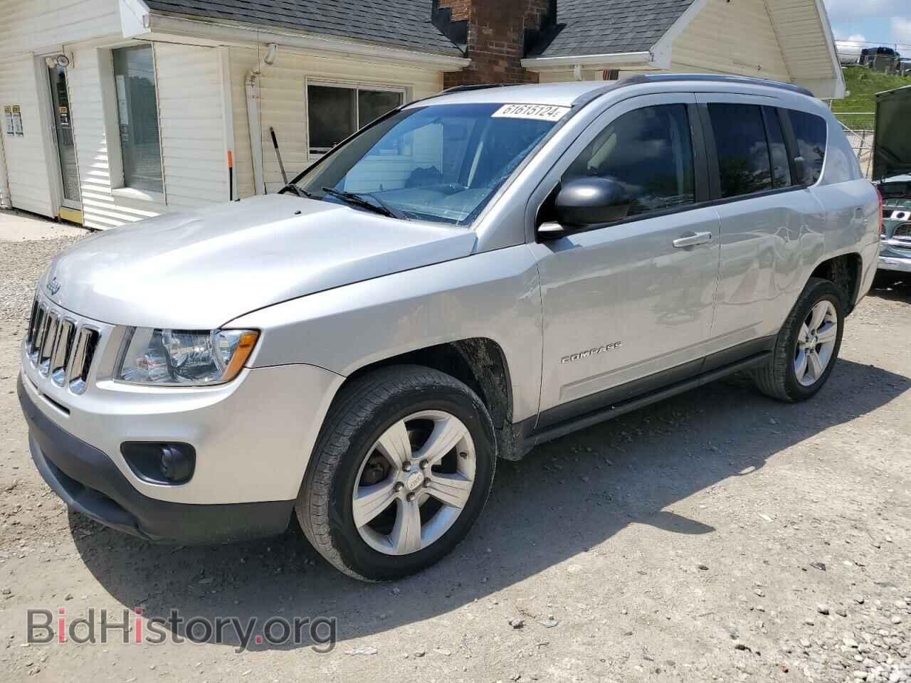 Photo 1J4NF1FB1BD215556 - JEEP COMPASS 2011