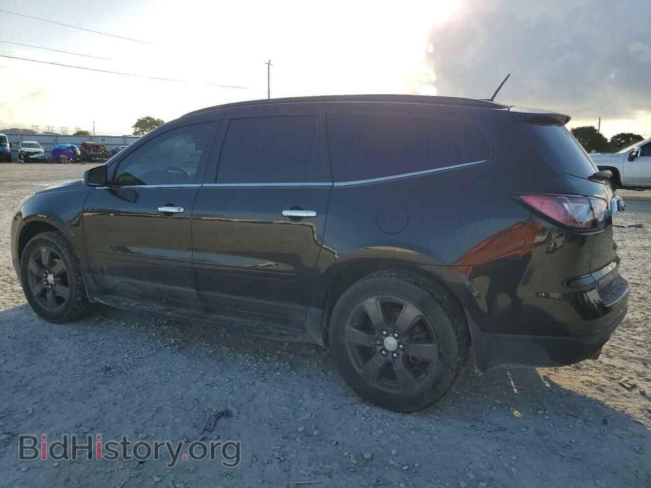2017 CHEVROLET TRAVERSE - VIN: 1GNKRHKD1HJ187548 - Фото 2