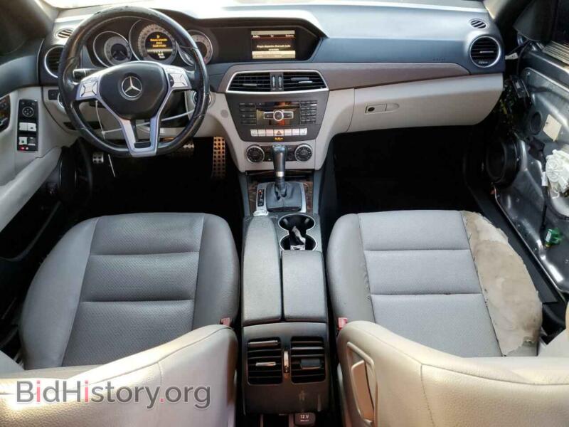 2013 Mercedes-Benz C-CLASS (VIN WDDGF4HB1DR242524) — photo 8 of 13