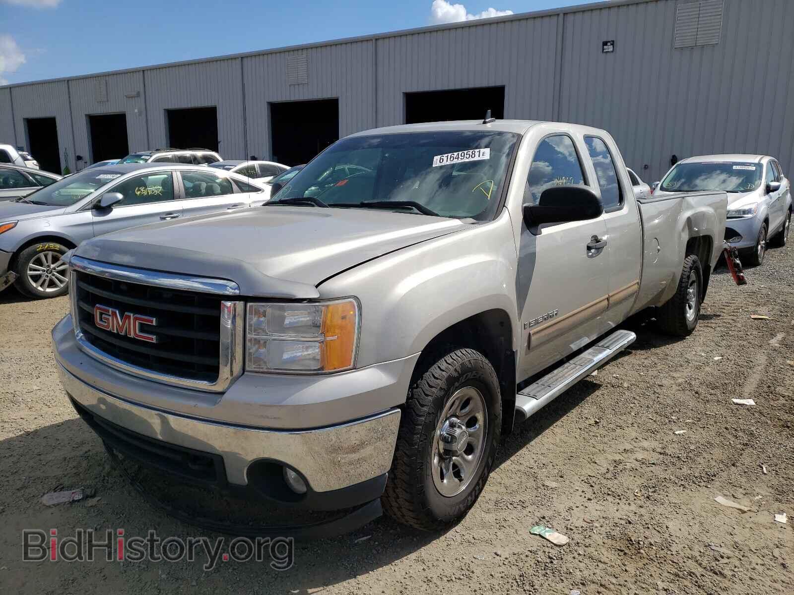 2007 GMC SIERRA - VIN: 1GTEC19J97E501562 - Фото 2