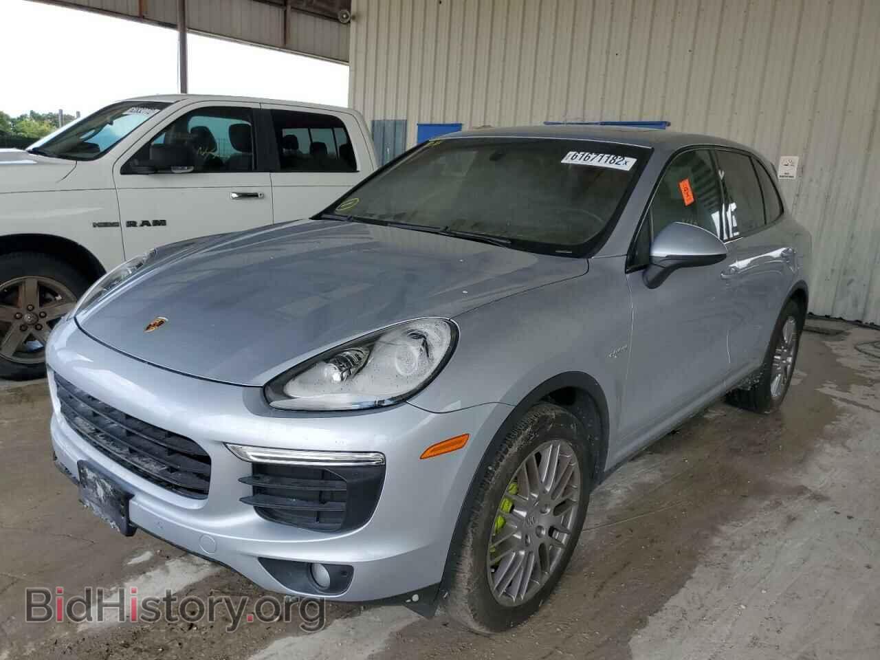 2017 PORSCHE CAYENNE - VIN: WP1AE2A23HLA68268 - Фото 2