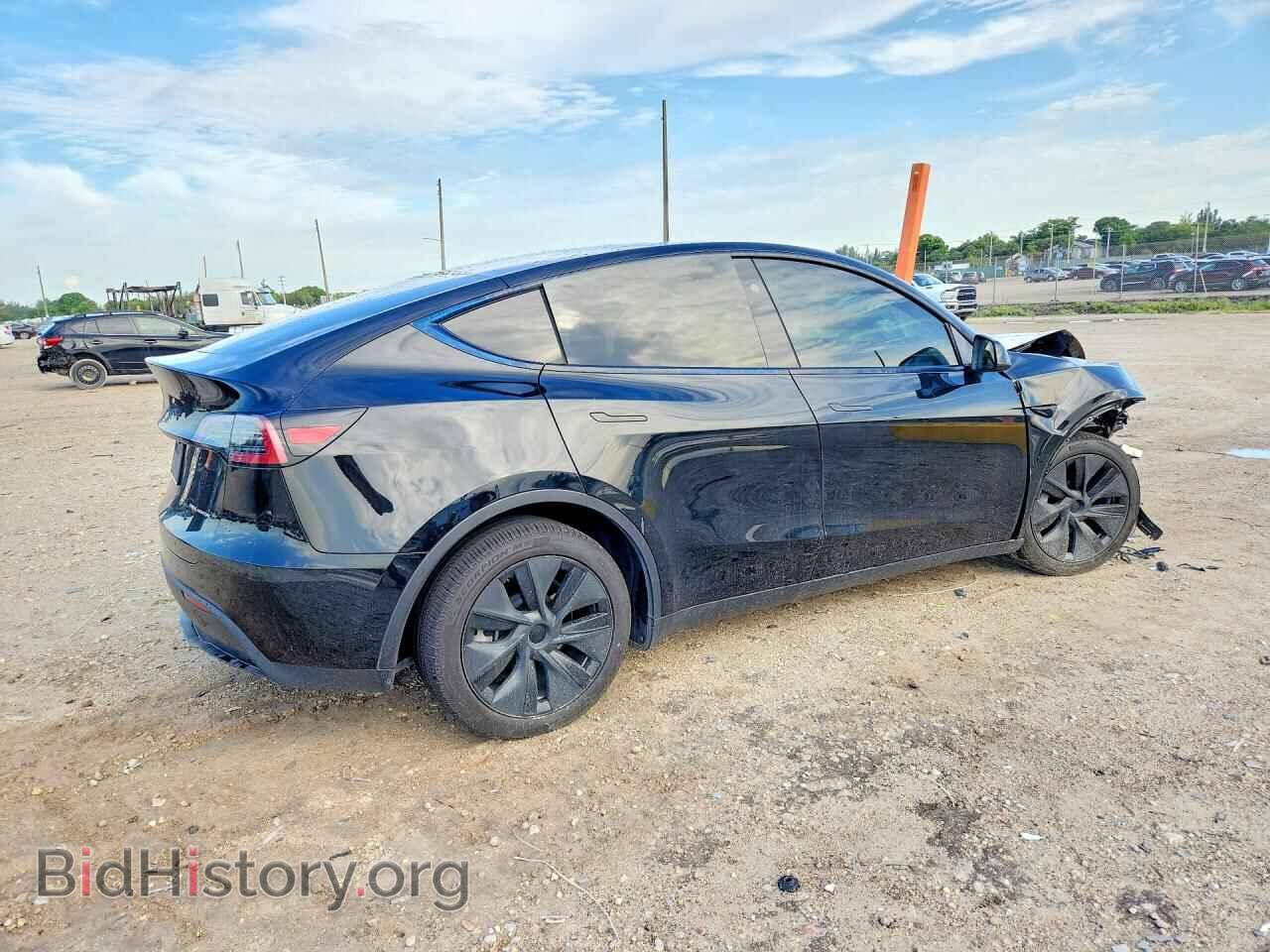 2025 TESLA MODEL Y - VIN: 7SAYGDEE8SA362351 - Photo 3