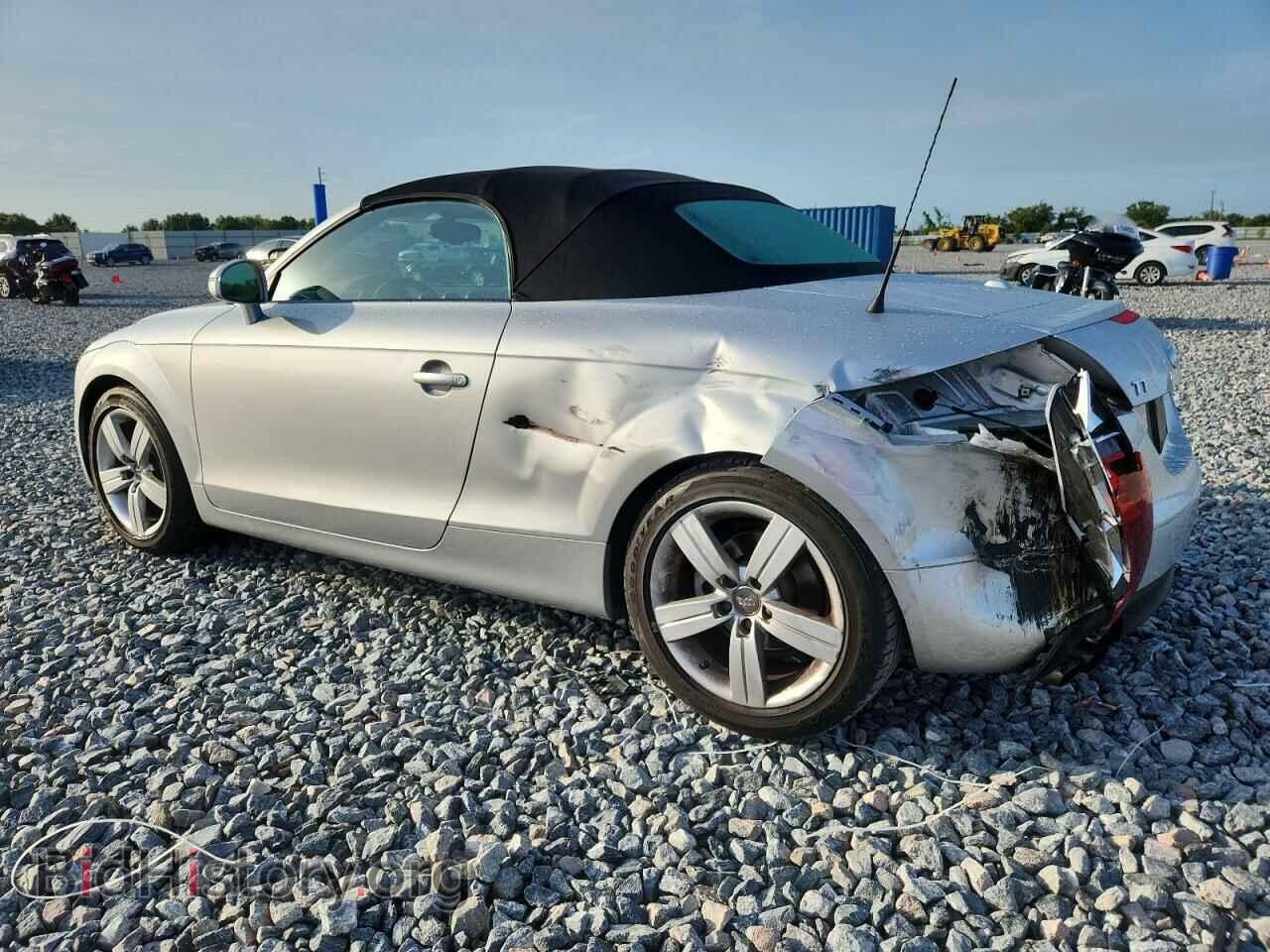 2008 AUDI TT - VIN: TRUMF38J581011179 - Фото 2