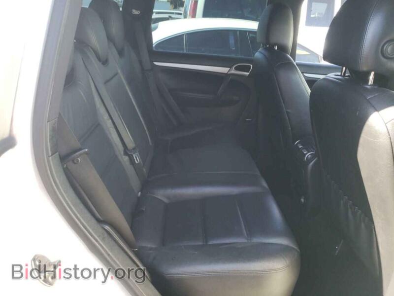 2010 Porsche CAYENNE (VIN WP1AA2AP4ALA05032) — photo 6 of 10