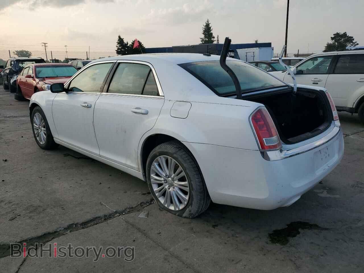 2013 CHRYSLER 300 - VIN: 2C3CCARG9DH551785 - Фото 2