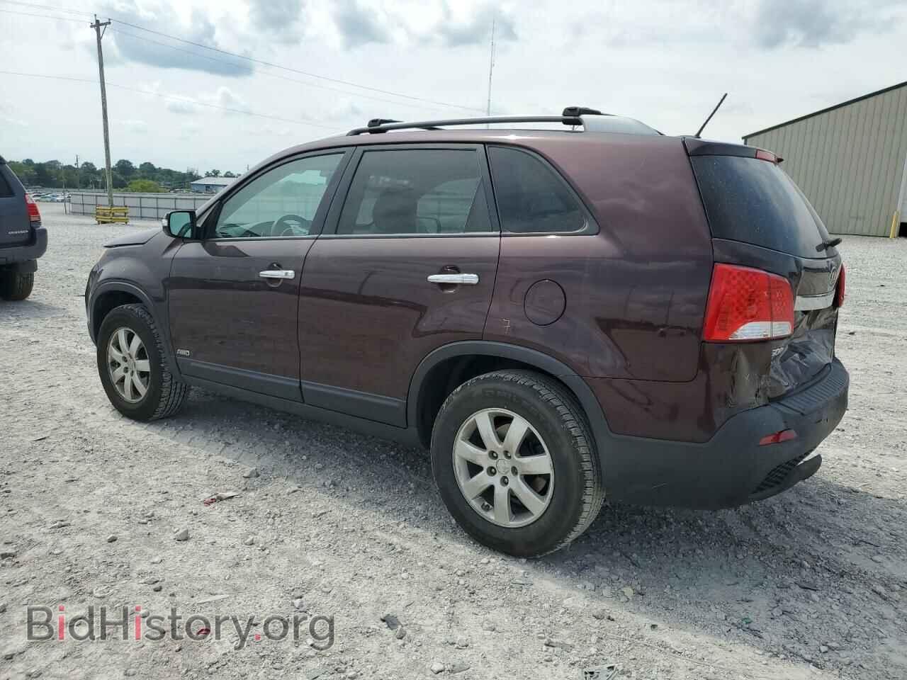 2011 KIA SORENTO - VIN: 5XYKTCA11BG181695 - Фото 2