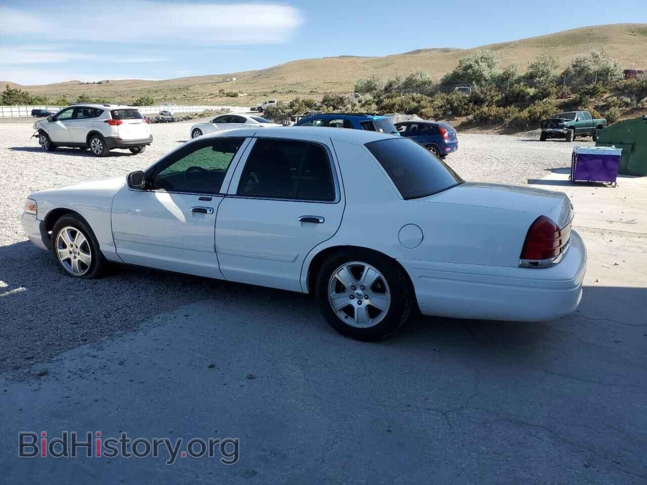 2011 FORD CROWN VIC - VIN: 2FABP7EV5BX133123 - Фото 2