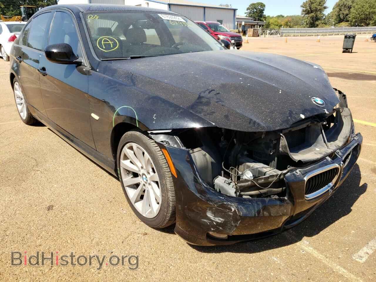 Фотография WBAPH7C56BE679332 - BMW 3 SERIES 2011