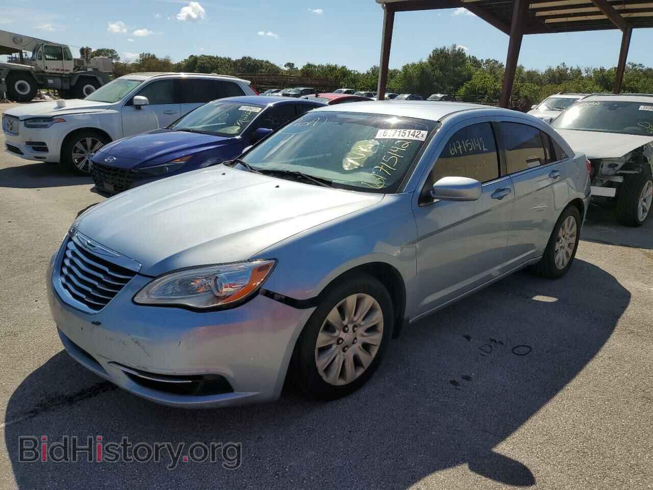2013 CHRYSLER 200 - VIN: 1C3CCBAB3DN761764 - Фото 2
