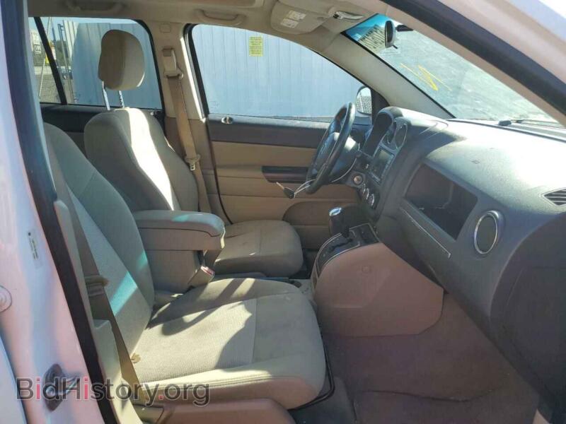 2011 Jeep COMPASS (VIN 1J4NT1FA7BD288981) — фото 5 из 10